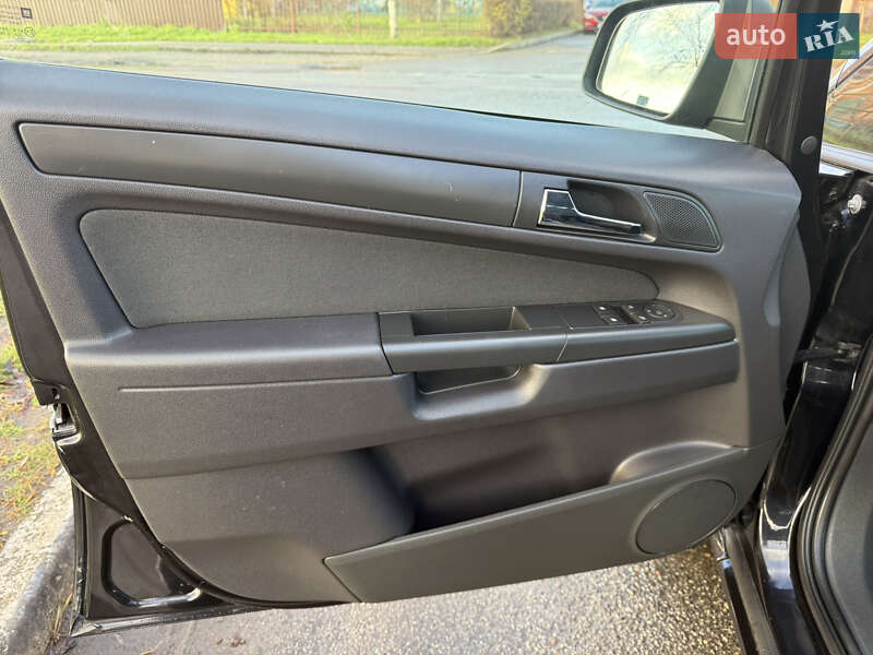 Минивэн Opel Zafira 2010 в Борисполе