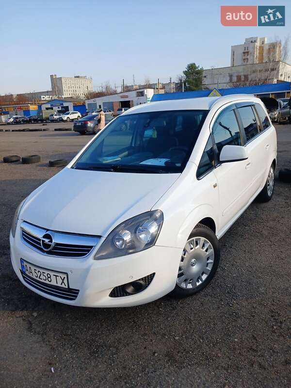 Opel Zafira 2012