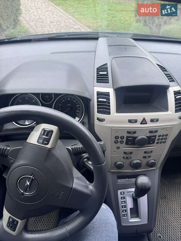 Минивэн Opel Zafira 2008 в Черновцах