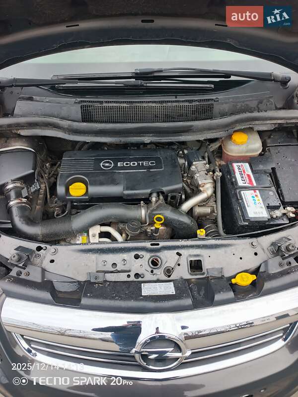 Минивэн Opel Zafira 2013 в Волочиске