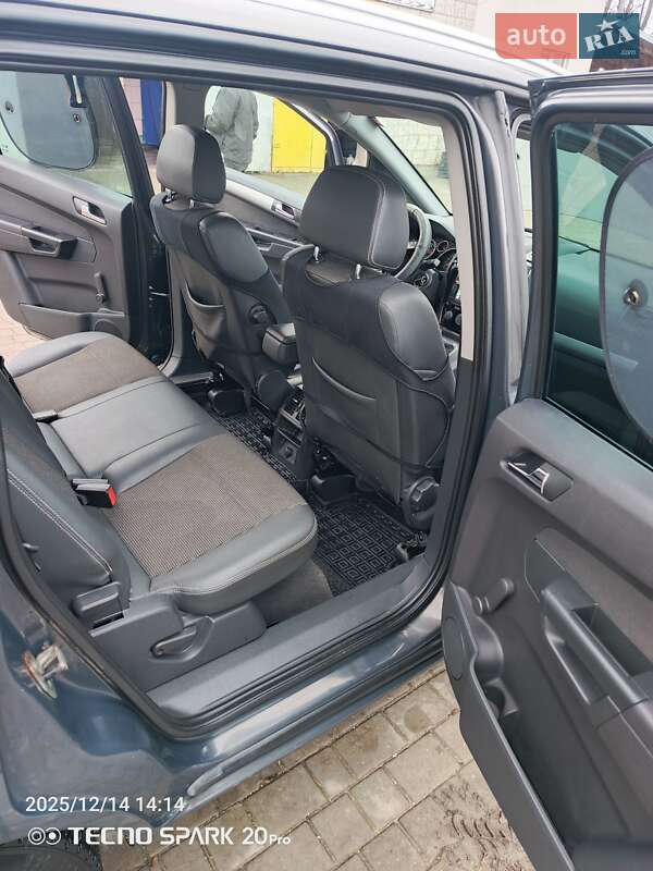 Минивэн Opel Zafira 2013 в Волочиске