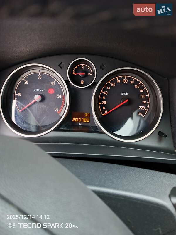 Минивэн Opel Zafira 2013 в Волочиске