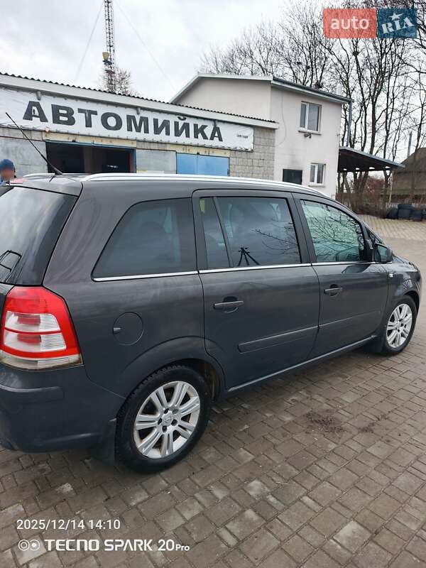 Минивэн Opel Zafira 2013 в Волочиске