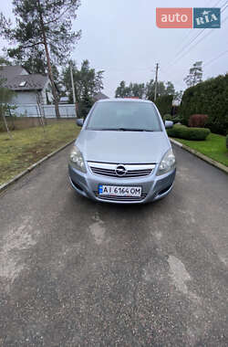 Минивэн Opel Zafira 2010 в Киеве