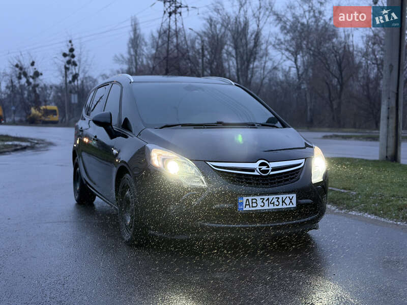 Минивэн Opel Zafira 2014 в Полтаве