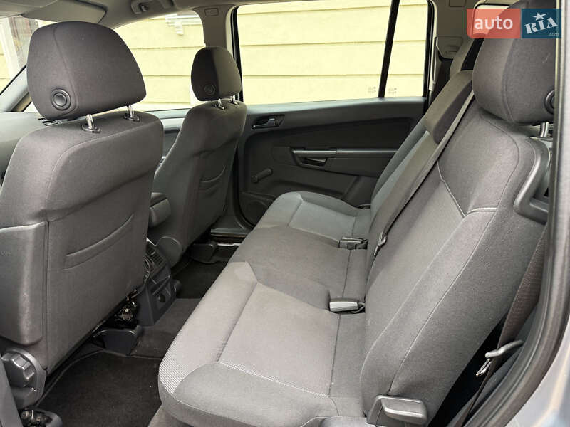 Минивэн Opel Zafira 2009 в Могилев-Подольске