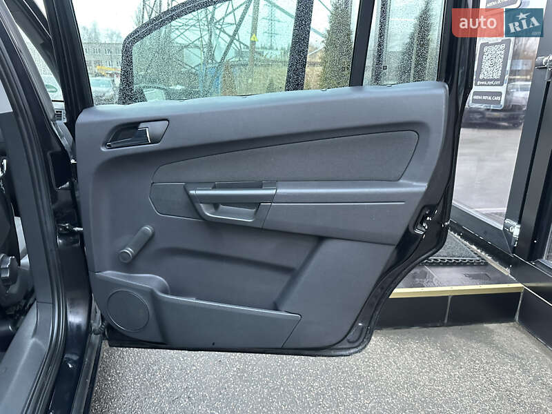 Мінівен Opel Zafira 2010 в Харкові