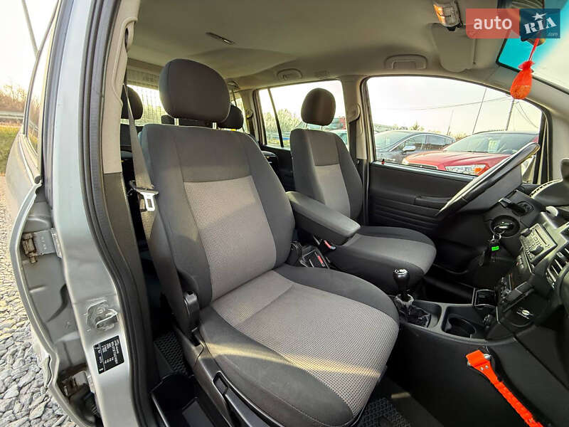 Мінівен Opel Zafira 2004 в Стрию