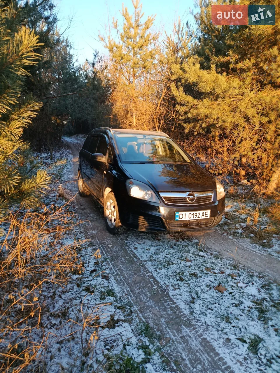         Продам Opel Zafira 2005 р.
Двигун 1.9 надійний, економний, добре тягне.
Авто у хорошому технічному стані, мотор працює рівно, коробка без зауважень.
Ходова доглянута, нічого не гримить.
Салон охайний, чистий, не прокурений.

Ідеальний варіант для сім’ї або поїздок — просторий салон, місткий багажник.
Авто регулярно обслуговувалось, вкладень не потребує.
Документи в порядку, переоформлення без проблем.
Можливий обмін - 6000$