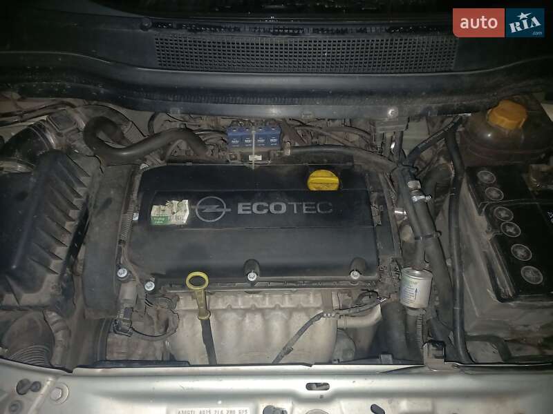 Минивэн Opel Zafira 2005 в Ромнах
