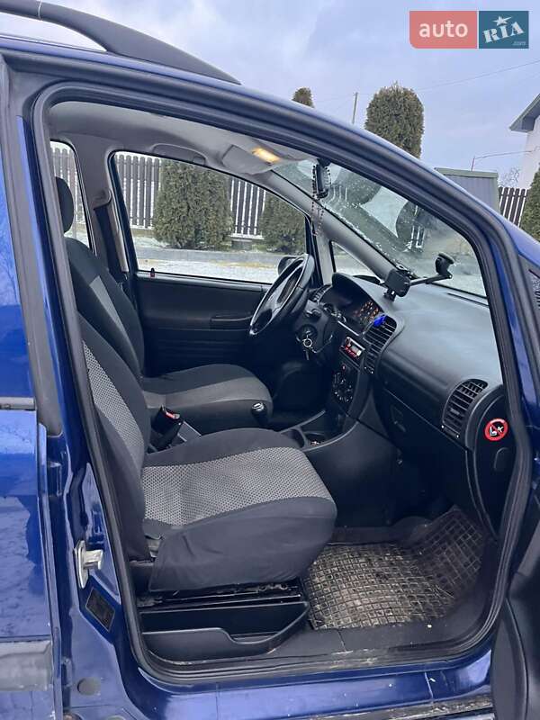 Мінівен Opel Zafira 2005 в Яворові