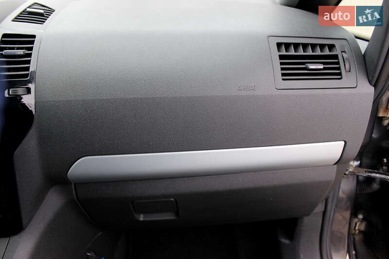 Мінівен Opel Zafira 2010 в Львові