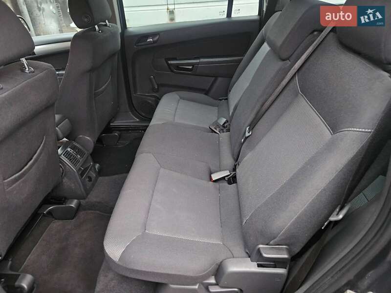 Минивэн Opel Zafira 2010 в Виннице