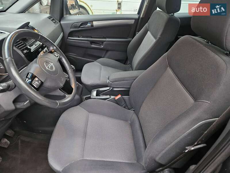 Минивэн Opel Zafira 2010 в Виннице