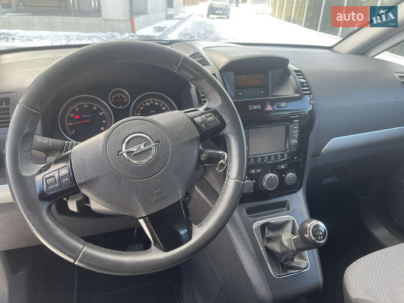 Мінівен Opel Zafira 2013 в Луцьку