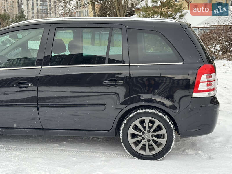 Мінівен Opel Zafira 2011 в Львові