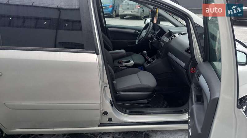 Минивэн Opel Zafira 2005 в Бориславе