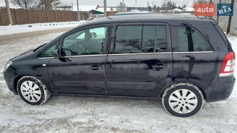 Минивэн Opel Zafira 2011 в Кегичевке