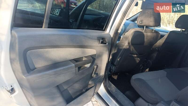 Мінівен Opel Zafira 2005 в Острозі