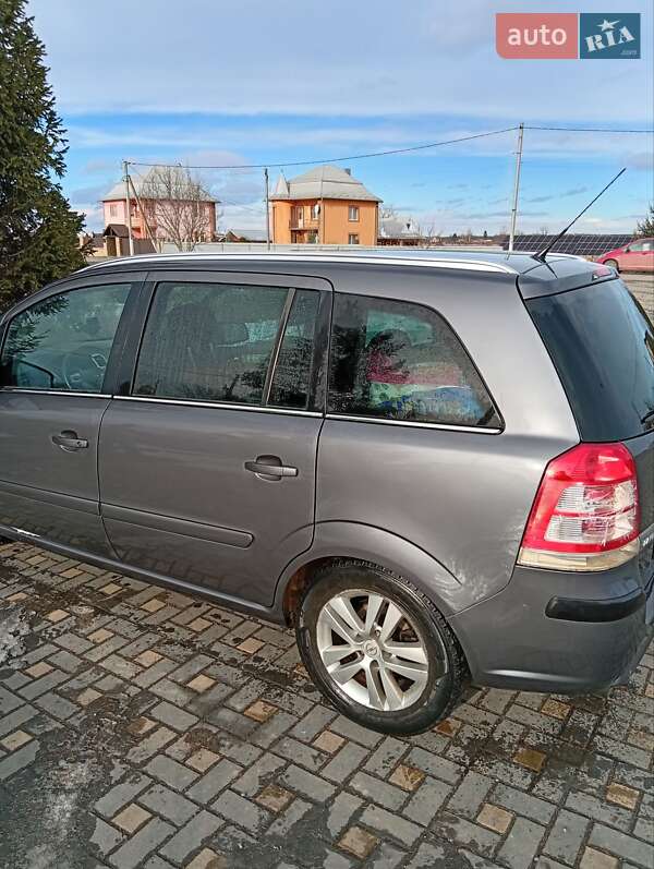 Мінівен Opel Zafira 2010 в Коломиї