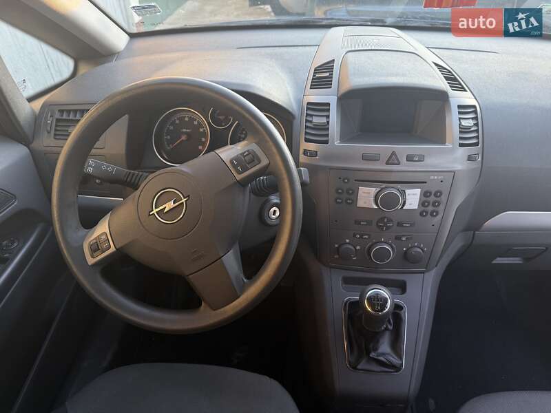 Минивэн Opel Zafira 2006 в Долине фото 14 Минивэн Opel Zafira 2006 в Долине
