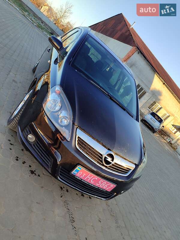 Минивэн Opel Zafira 2005 в Дрогобыче