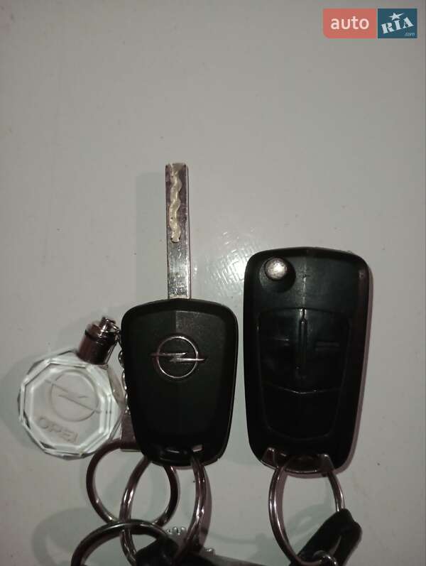 Мінівен Opel Zafira 2010 в Остер