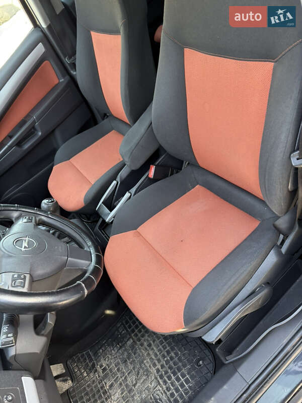 Мінівен Opel Zafira 2006 в Львові