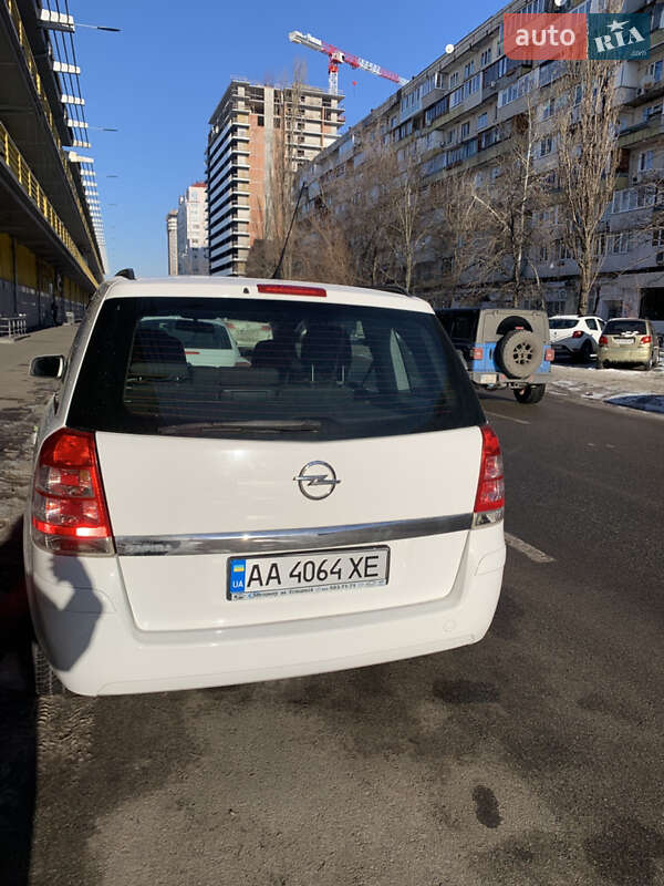 Минивэн Opel Zafira 2013 в Киеве фото Минивэн Opel Zafira 2013 в Киеве