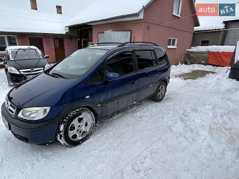 Минивэн Opel Zafira 2004 в Городке