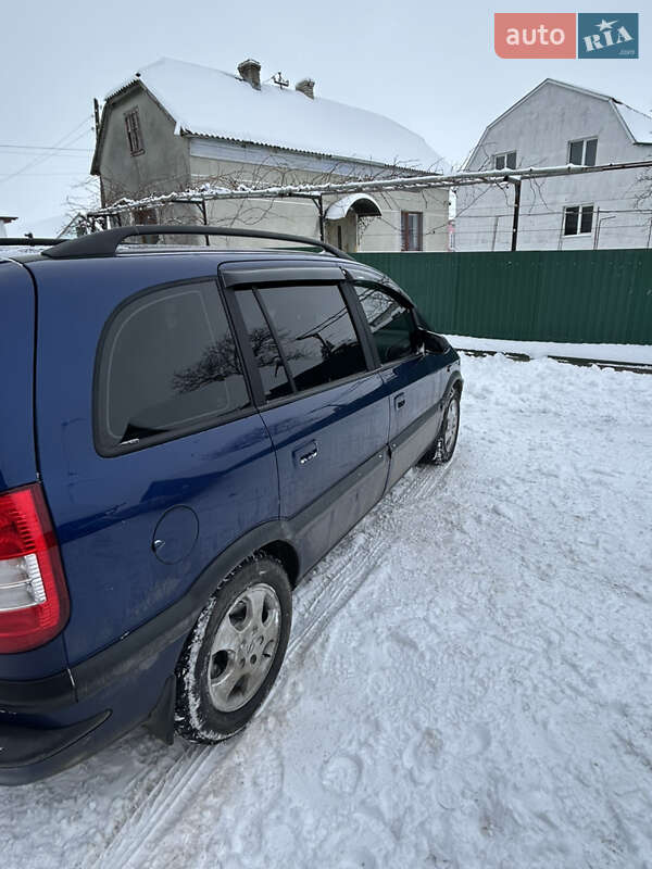 Минивэн Opel Zafira 2004 в Городке