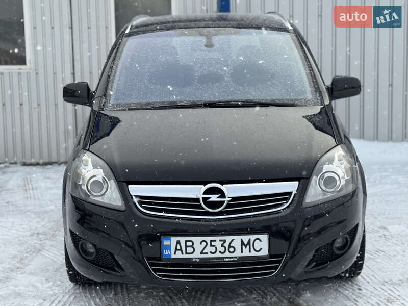 Минивэн Opel Zafira 2010 в Виннице