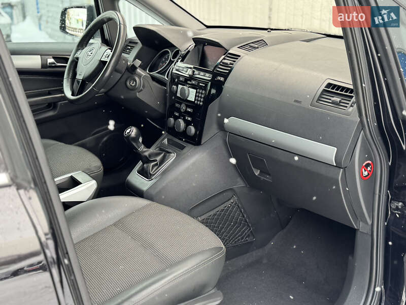 Минивэн Opel Zafira 2010 в Виннице