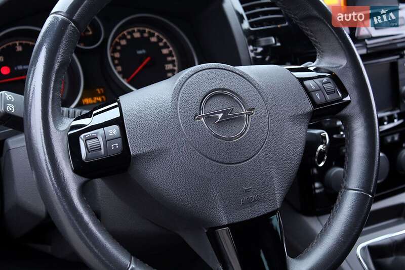 Минивэн Opel Zafira 2012 в Виннице