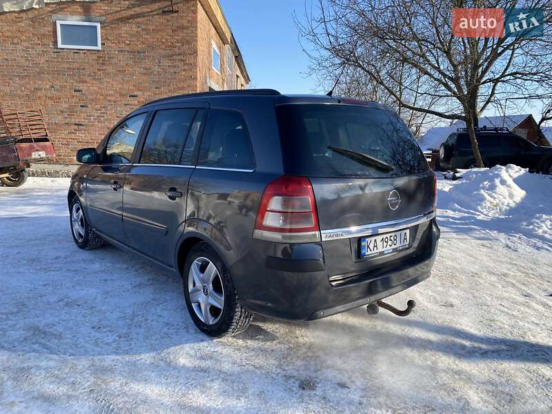 Минивэн Opel Zafira 2010 в Калиновке
