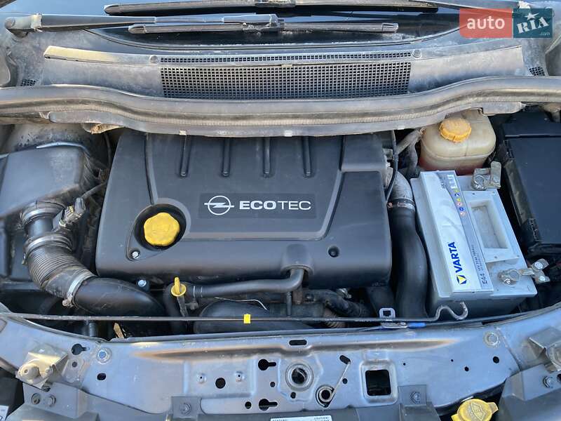 Минивэн Opel Zafira 2010 в Калиновке