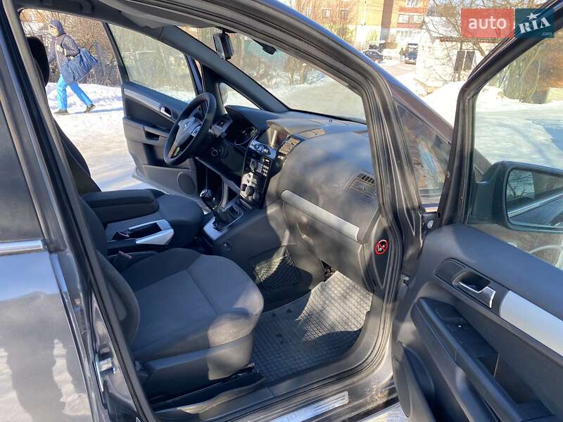 Минивэн Opel Zafira 2010 в Калиновке