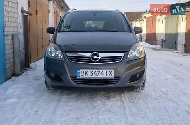 Минивэн Opel Zafira 2011 в Вараше