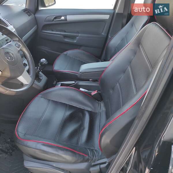 Минивэн Opel Zafira 2009 в Старой Выжевке