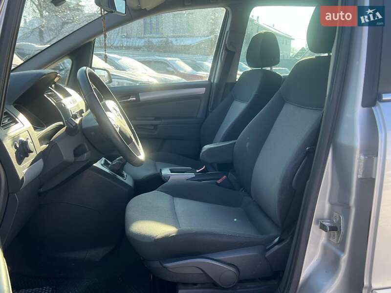 Минивэн Opel Zafira 2006 в Киеве