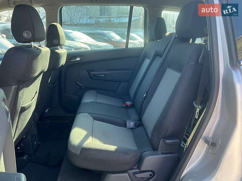 Минивэн Opel Zafira 2006 в Киеве