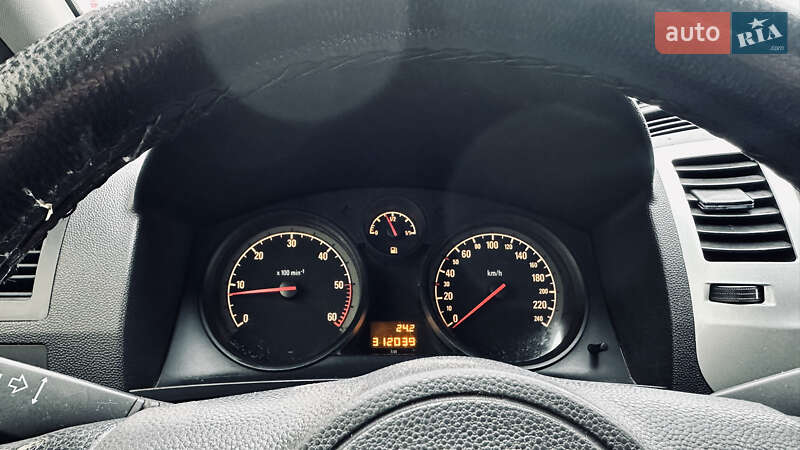 Минивэн Opel Zafira 2011 в Смеле фото 17 Минивэн Opel Zafira 2011 в Смеле