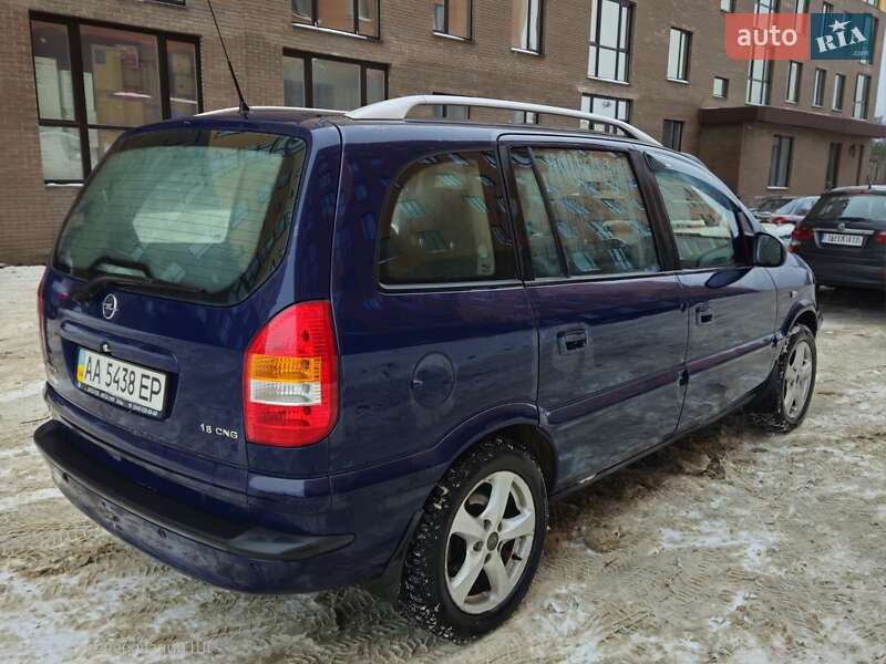 Минивэн Opel Zafira 2002 в Нетешине