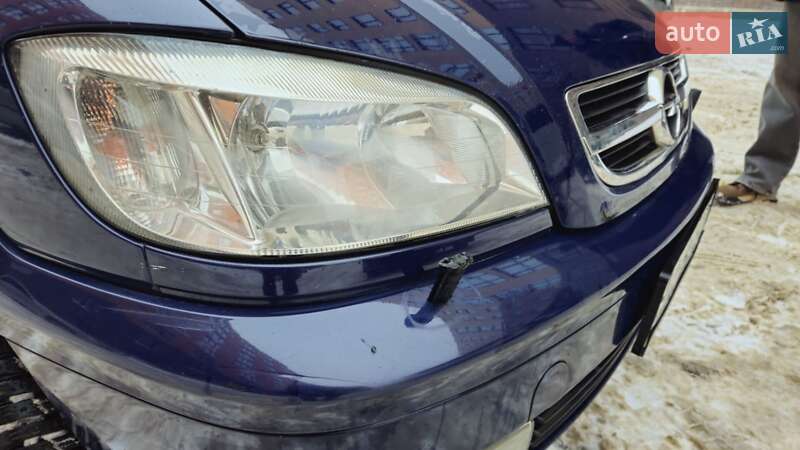 Минивэн Opel Zafira 2002 в Нетешине