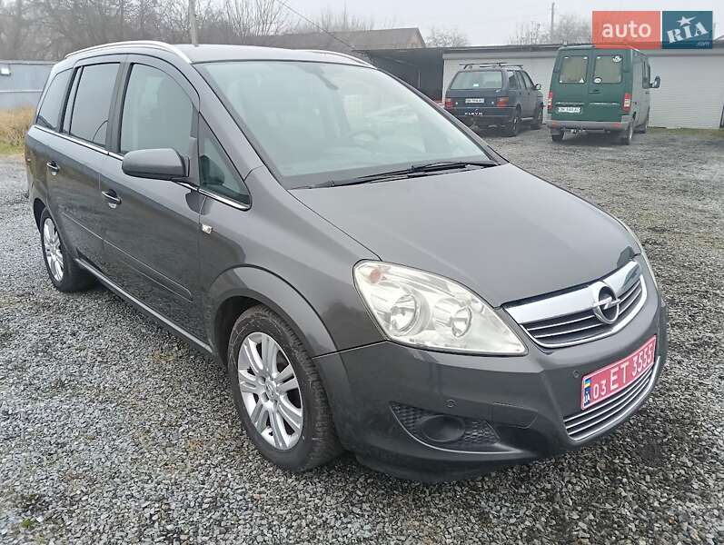 Минивэн Opel Zafira 2009 в Ровно