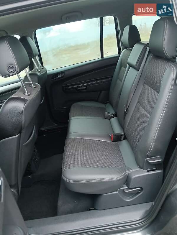 Минивэн Opel Zafira 2009 в Ровно