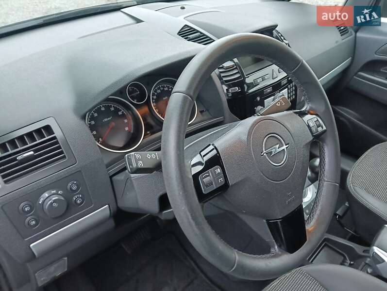 Минивэн Opel Zafira 2009 в Ровно