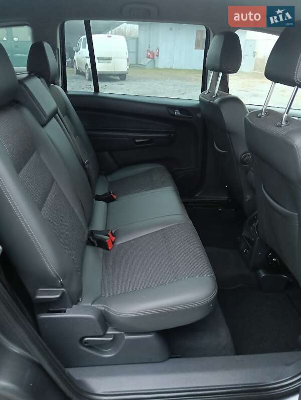 Минивэн Opel Zafira 2009 в Ровно
