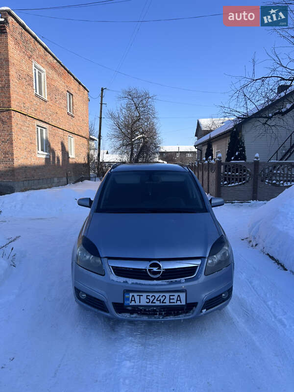 Минивэн Opel Zafira 2005 в Сокале
