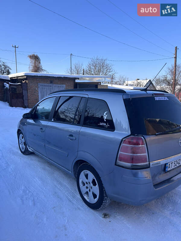 Минивэн Opel Zafira 2005 в Сокале